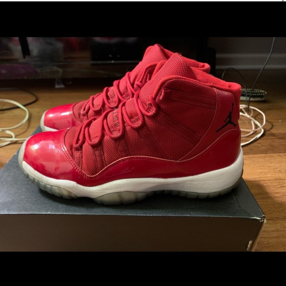 Jordan 11 Gym red